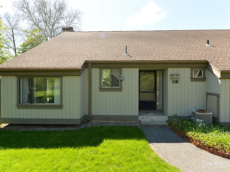 548 Heritage Vlg #A — Photo 2