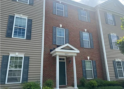 3 bed, 3.5 bath, 1710 sqft, $3,200 — Photo 2