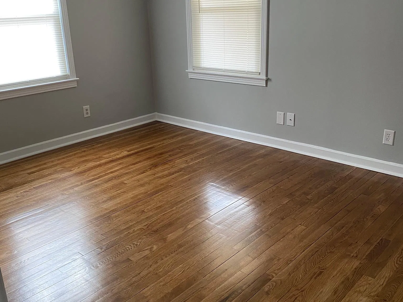 2845 Montrose Ave — Photo 2