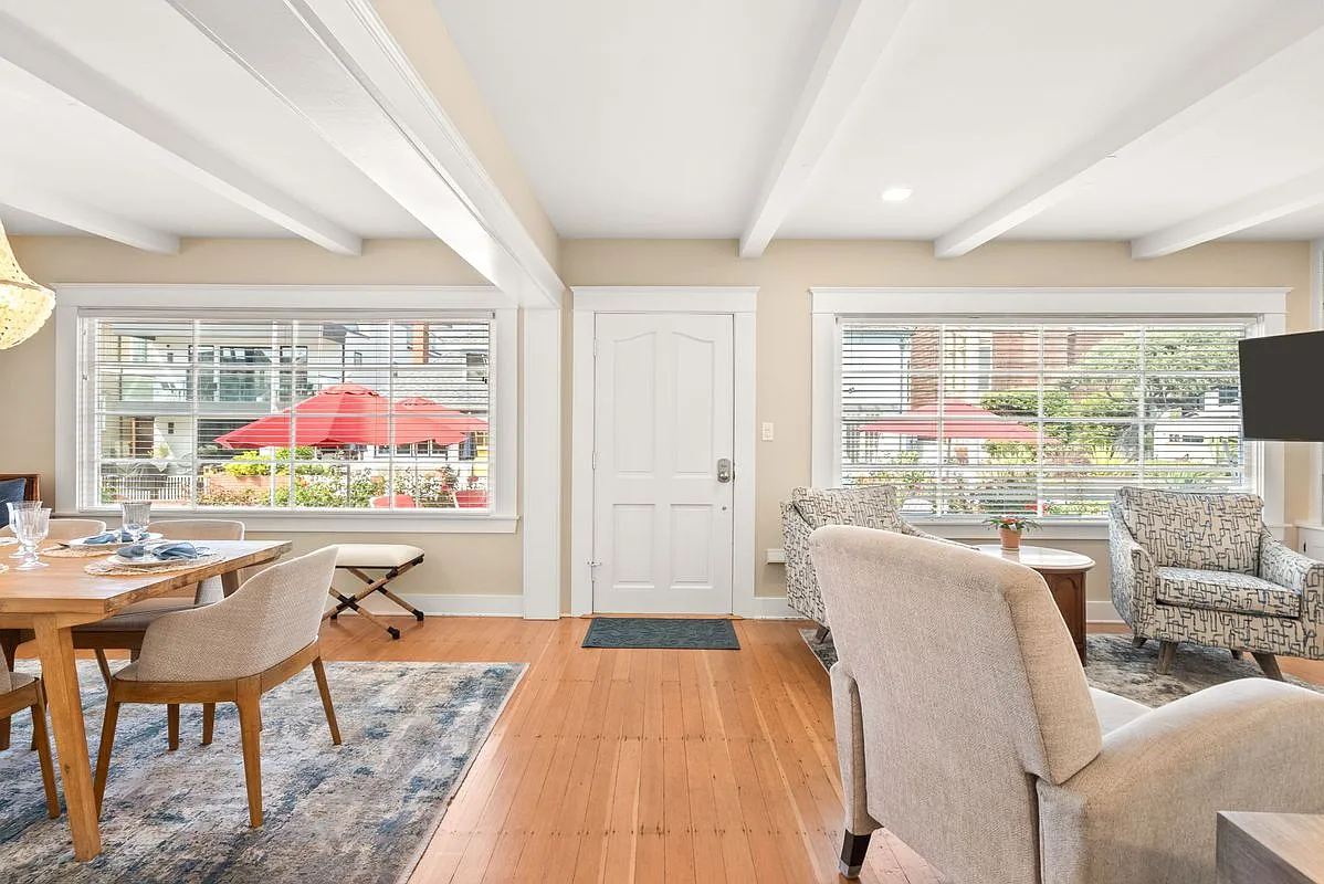 3 bed, 1.5 bath, 1320 sqft, $11,500 — Photo 2