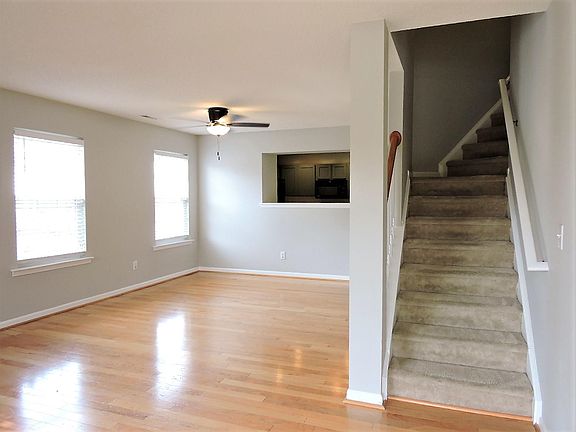 2nd image of 601 Cove Hollow Dr
