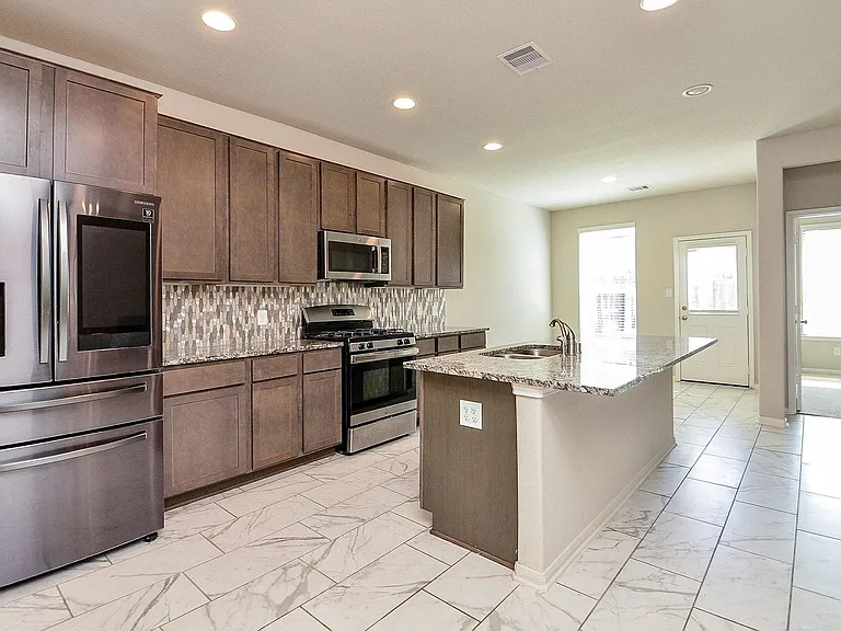 5443 Grand View Dr — Photo 6