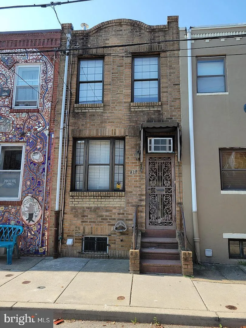838 Sears St photo 1
