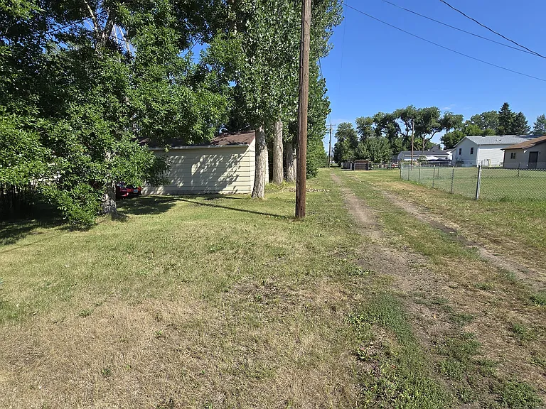 927 37th St SE — Photo 19