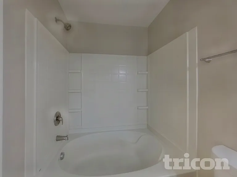 6826 Squirrels Foot Ct — Photo 9