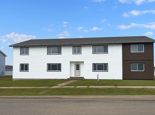 1303 Ravenwood Rd, Waterloo, IA 50702