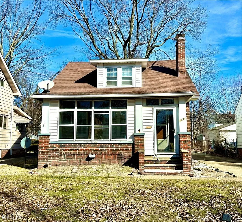 1541 E 195th St photo 1