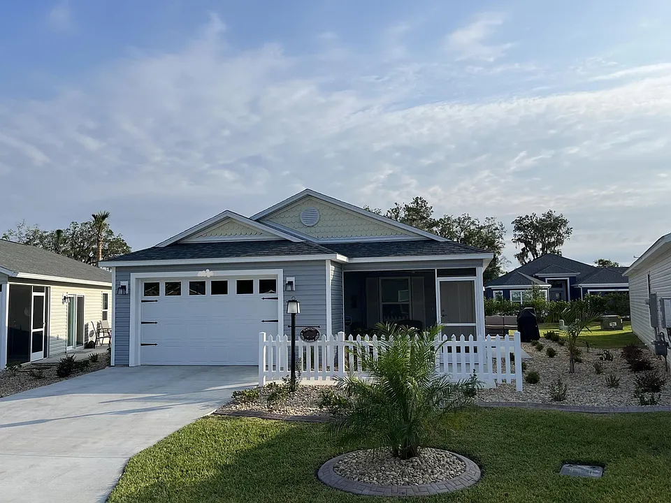 4329 Arch Way