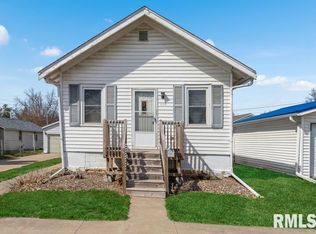2114 Pershing Blvd, Clinton, IA 52732