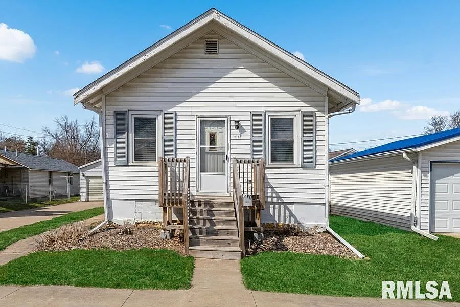 2114 Pershing Blvd photo 1
