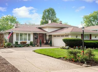 9S164 Nantucket Dr, Darien, IL