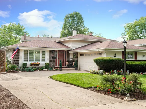 9S164 Nantucket Dr, Darien, IL 60561