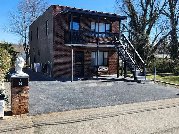6 1/2 Massey St N, Martinsville, VA 24112