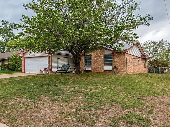 3rd image of 601 Bentwood Dr