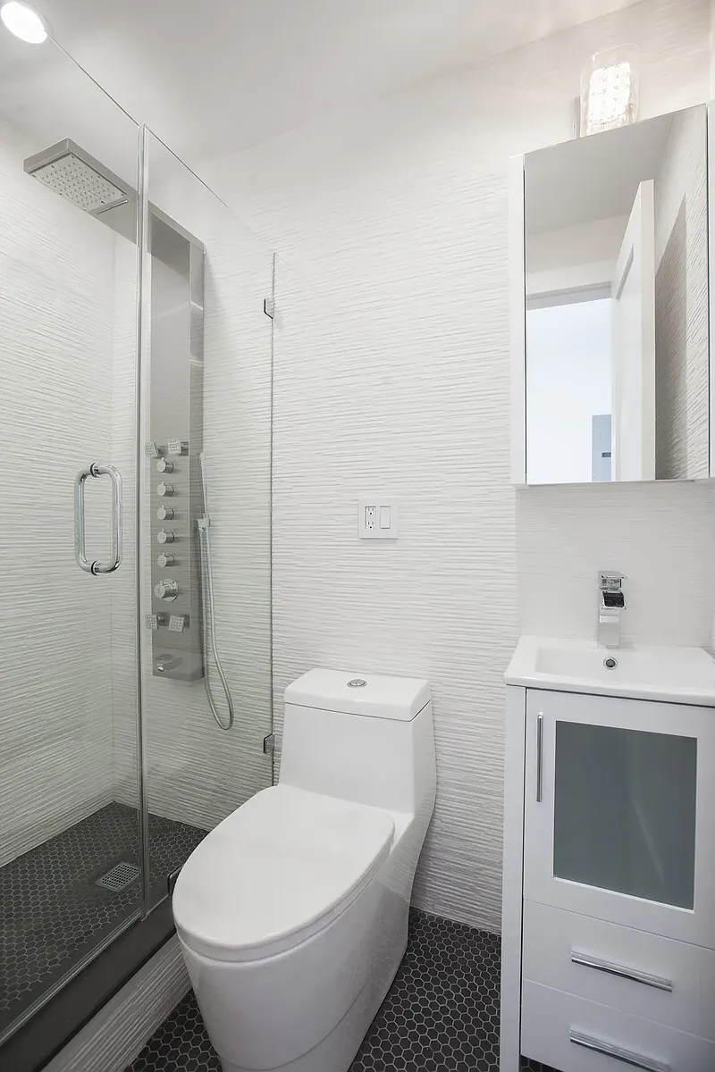 Building Photo - 19 Eldridge St #13