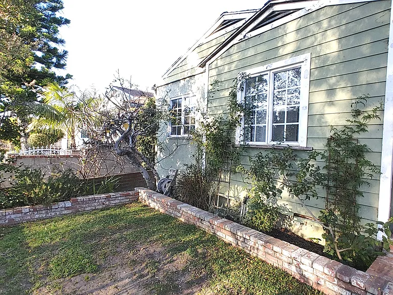 1837 Euclid St — Photo 3