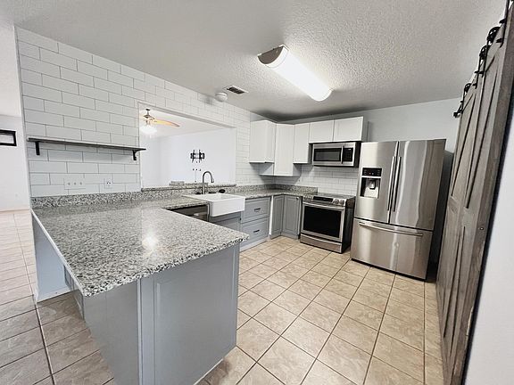 5th image of 924 Sykes Ct