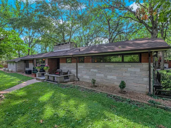 8921 Granbury Cir, Saint Louis, MO 63123