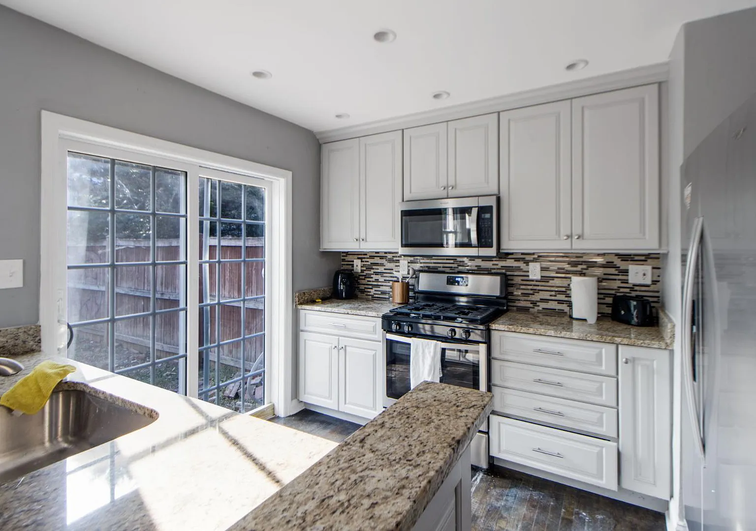 6106 Maylane Drive — Photo 2