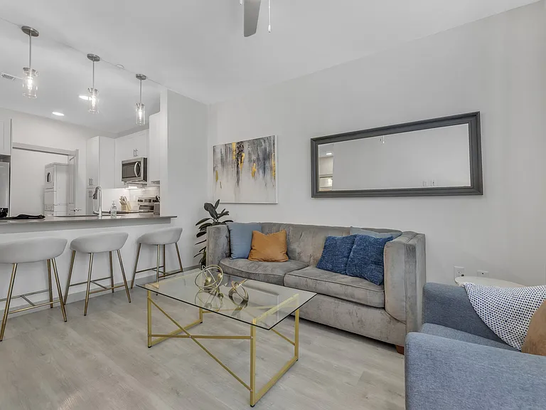 Bluffview Apartments — Photo 5