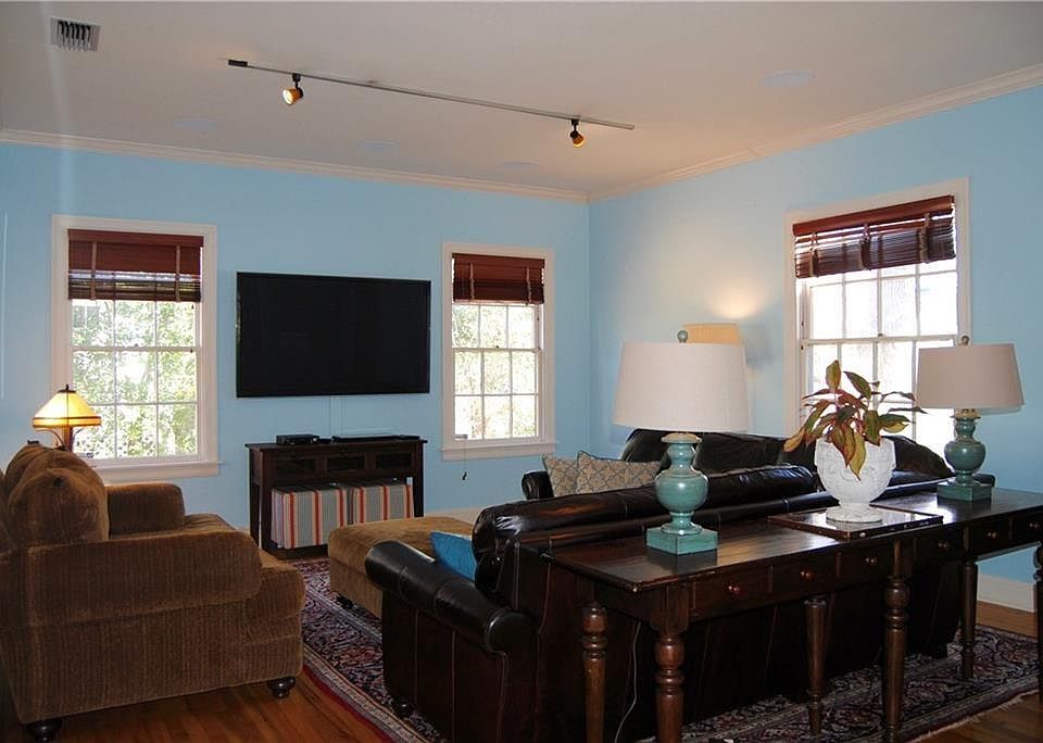 2nd image of 4000 Avenue C