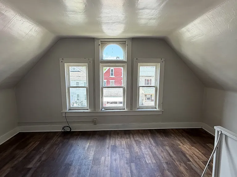210 S McKean St #B — Photo 17