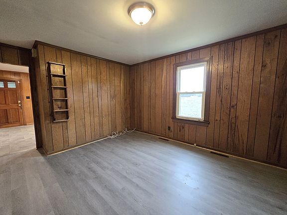 3rd image of 486 Folly Rd