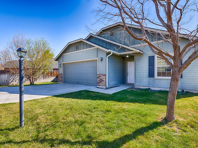1052 N Star Bright Ln — Photo 4
