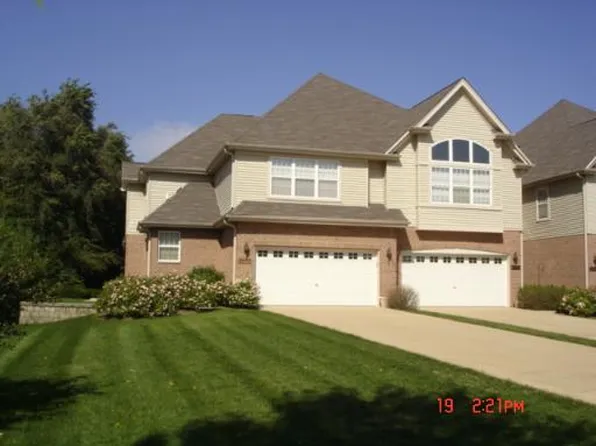 2450 Abbey Dr, Darien, IL 60561