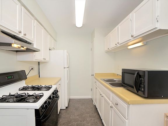 5th image of 1185 Higgins Quarters Dr Unit 11-305