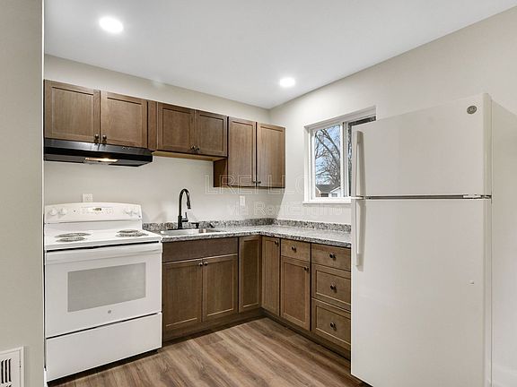 3rd image of 10501 Millers Ln