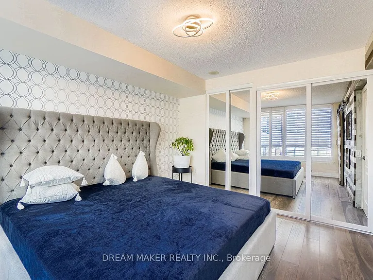9017 Leslie St #222 — Photo 14