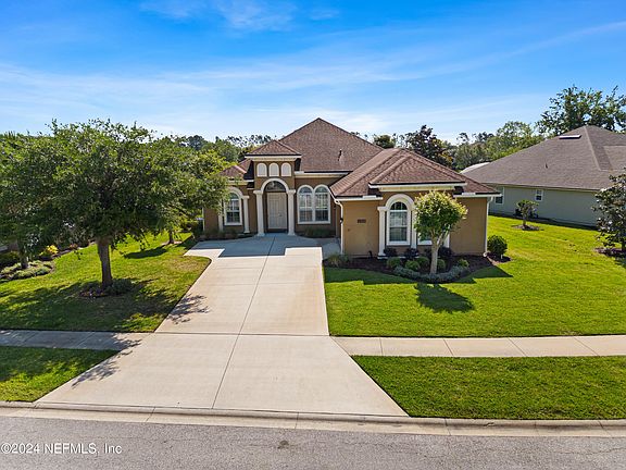 3rd image of 212 S BELLAGIO Drive