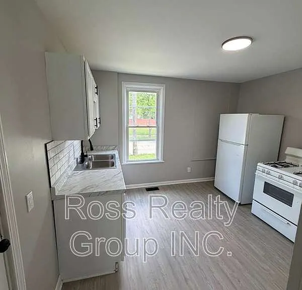 702 Boalt St #UPPER — Photo 2