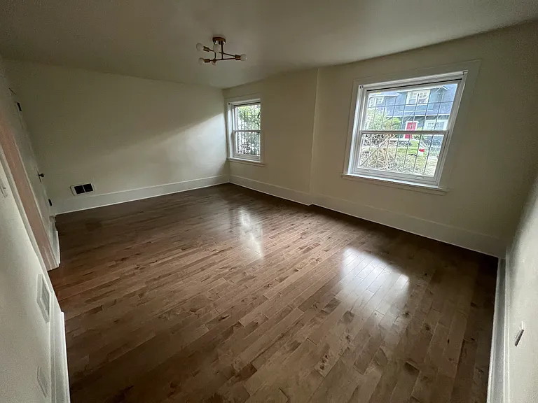 606 E Thomas St #R — Photo 2
