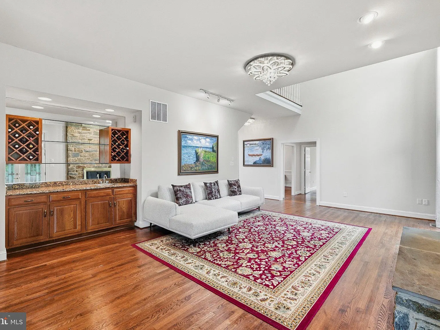 6 bed, 4.5 bath, 7309 sqft, $7,700 — Photo 4