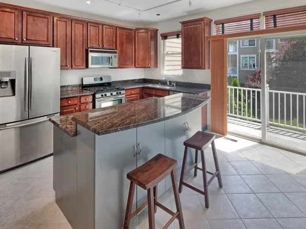 488 Fulton Ct, West New York, NJ 07093