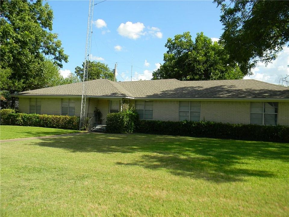 2nd image of 1010 Southwood Dr