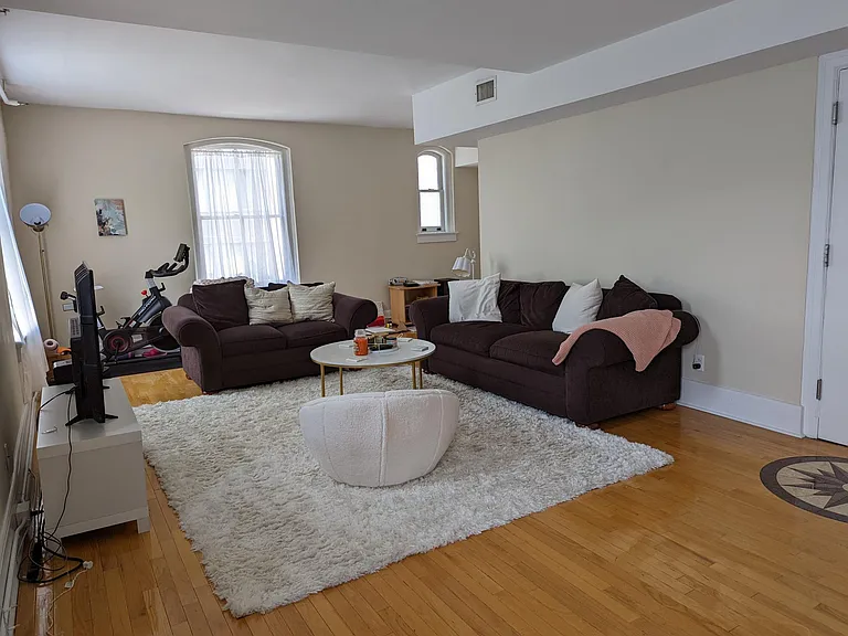 212 W Franklin St #202 — Photo 13
