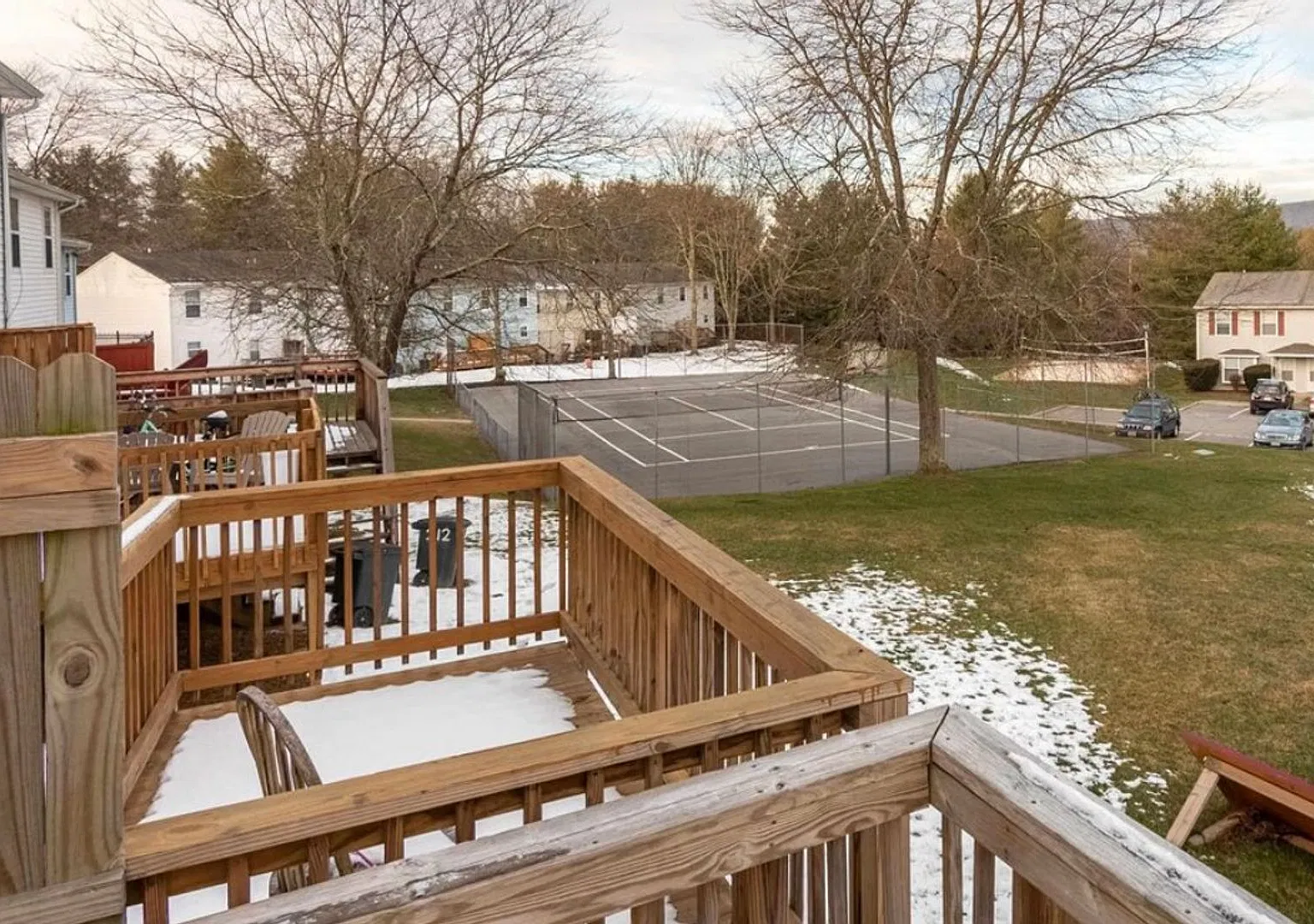 Charming Townhouse Near Campus — Photo 4