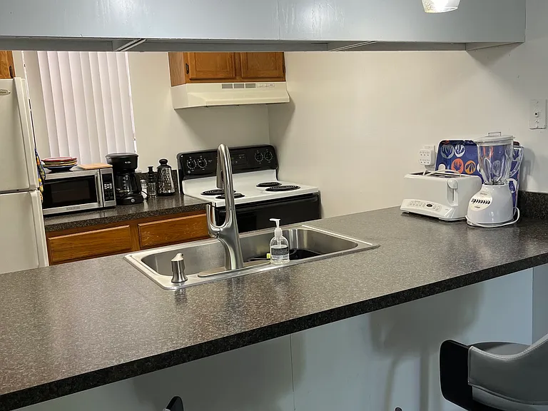 615 NW Oleander St #202 — Photo 9