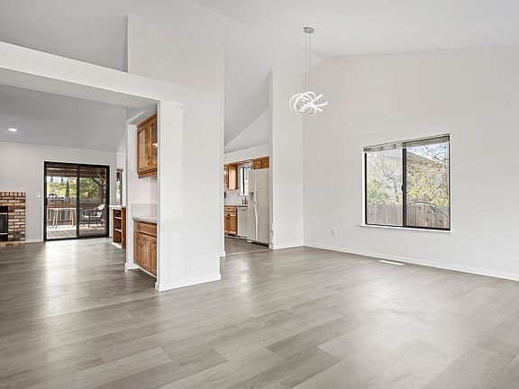 4th image of 314 Redrock Dr