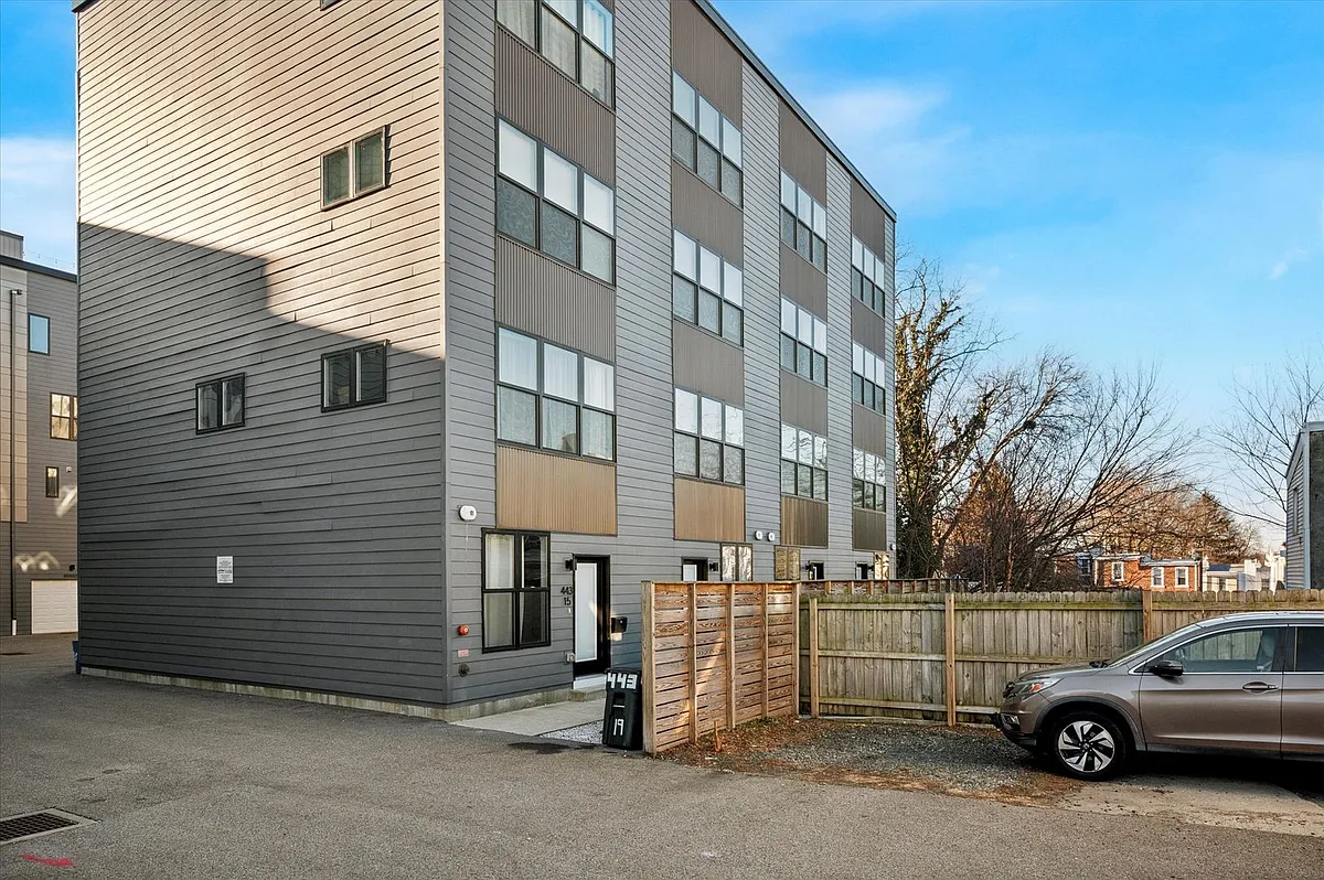 Building Photo - 443 Shurs Ln