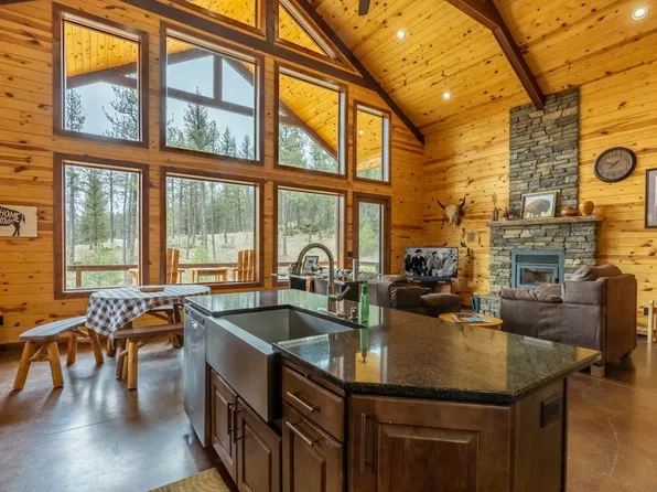 12467 Sherry Dr, Custer, SD 57730