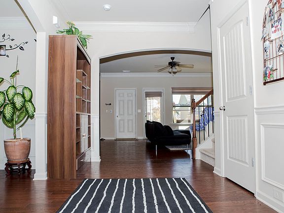 5th image of 428 Parkstone Dr