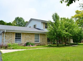 8760 N Seneca Rd, Fox Pt, WI 53217