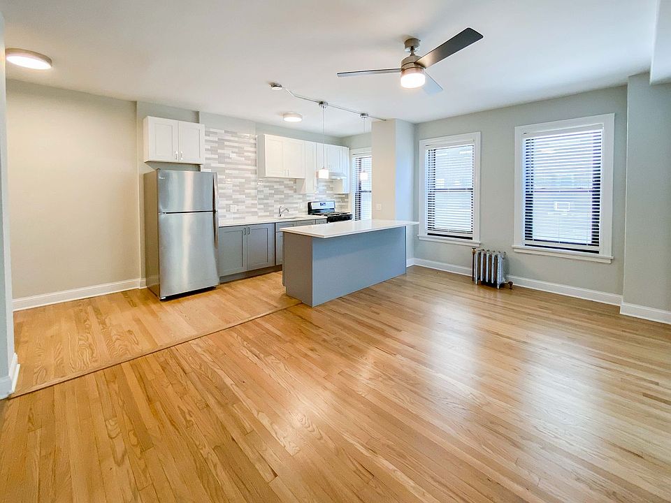 1st image of 522 W Briar Pl #3A