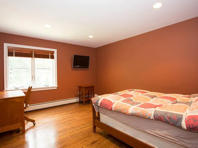 85 Everett St — Photo 22