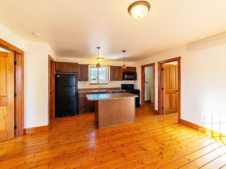 612 W Nash St — Photo 4