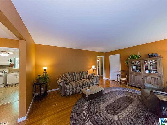 3rd image of 1104 Sherwood Forest Dr